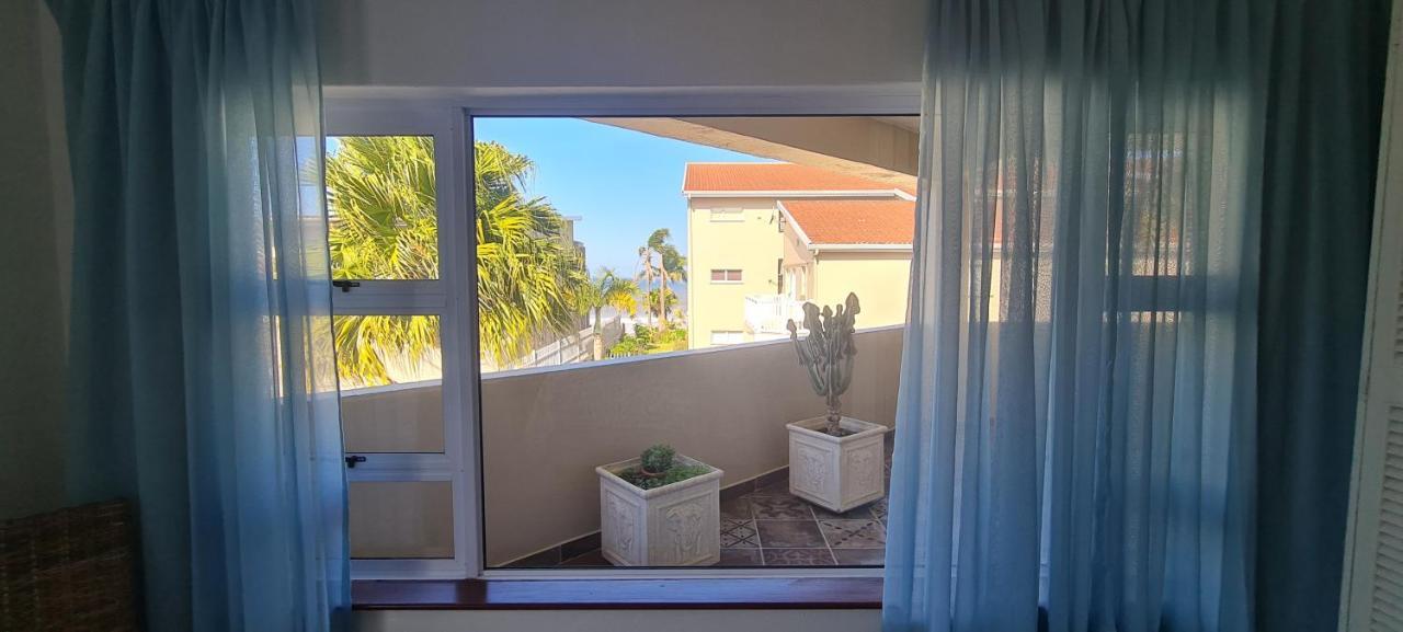 Appartement Aride 4 Awesome View Of Uvongo Main Swimming Beach From Communal Braai Area à Margate Extérieur photo