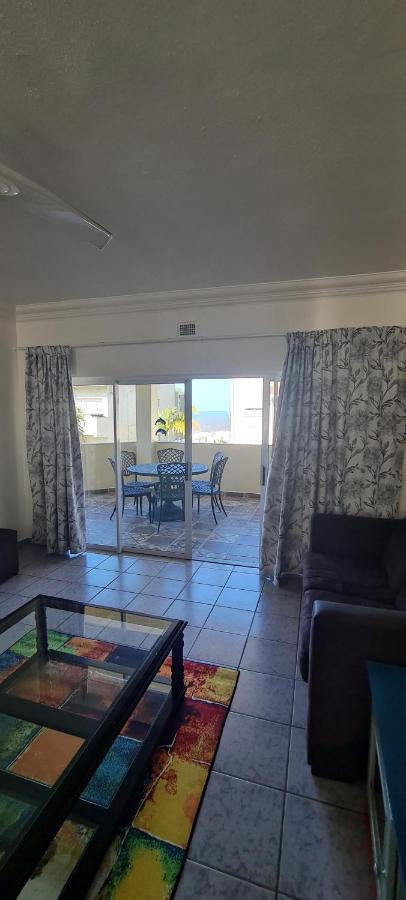 Appartement Aride 4 Awesome View Of Uvongo Main Swimming Beach From Communal Braai Area à Margate Extérieur photo
